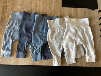 Lot 5 pantalons coton 1-2 mois H&M