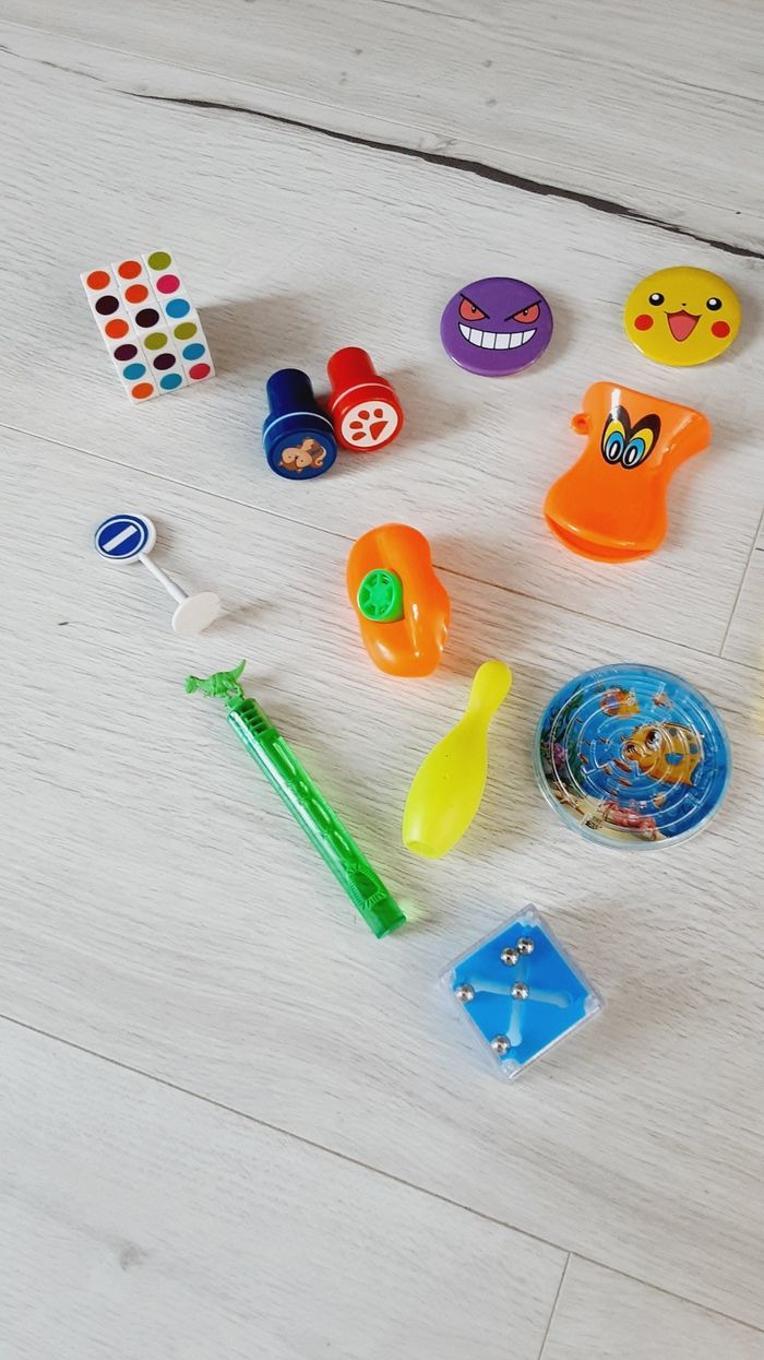 Lot de 15 jouets divers - photo numéro 2