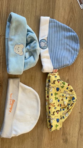 Lot de 4 bonnets 3/6 mois