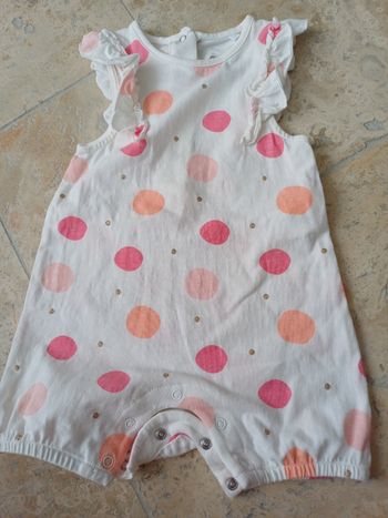Combishort neuve taille 9 mois