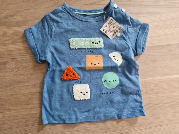 T-shirt neuf 9 mois