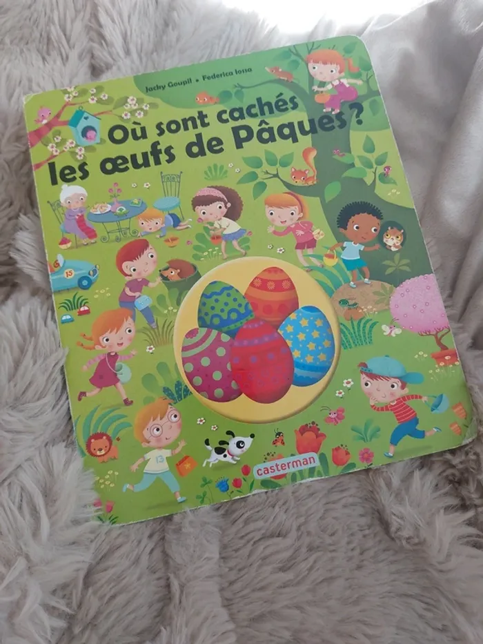 Livre où sont cachés les œufs de pâques