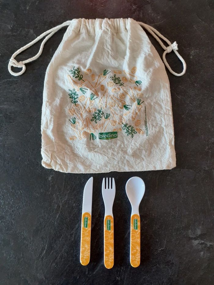 Set de couverts bébé avec tôte bag neuf