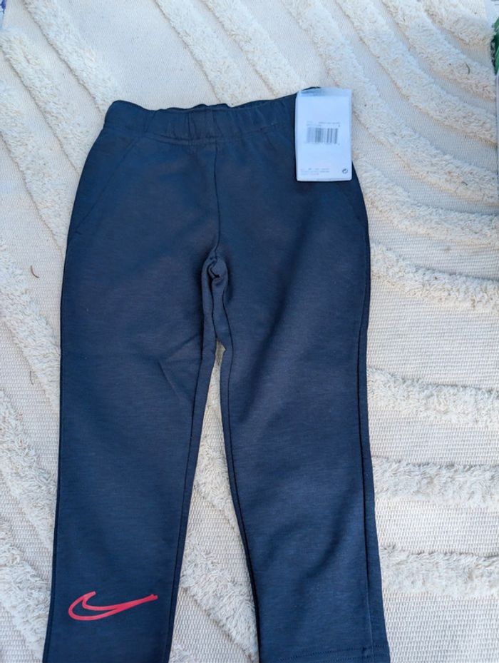 Pantalon Nike bleu marine 4 ans - photo numéro 4