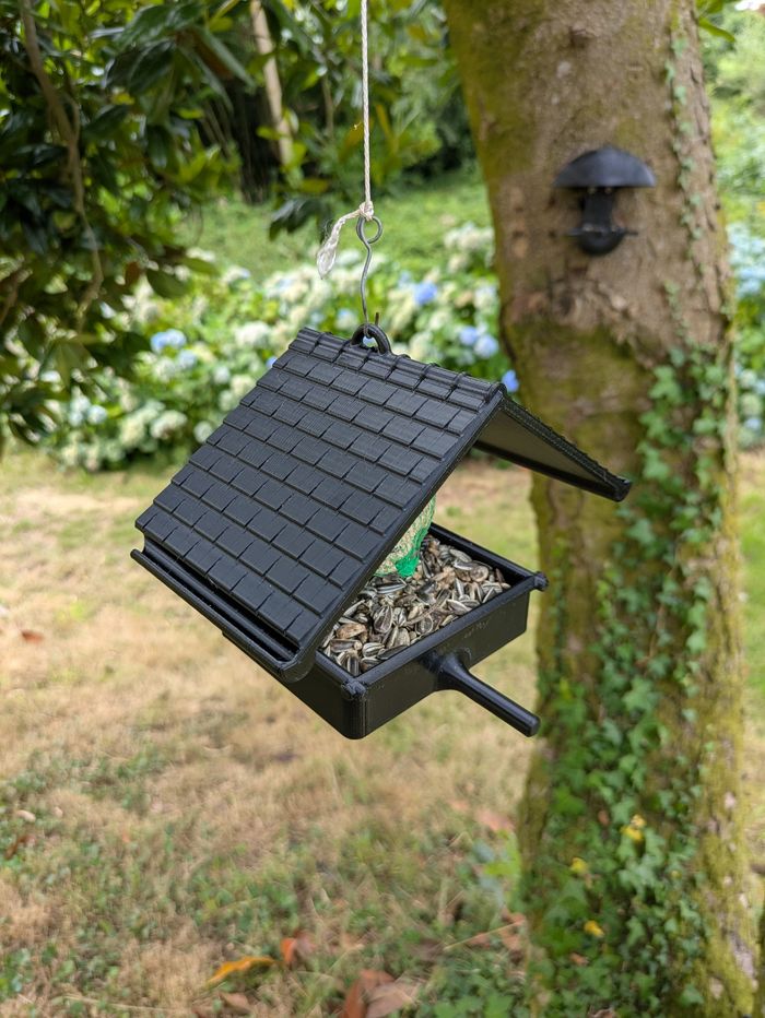 Mangeoire à oiseaux de la nature en forme de maison 🏠 noir - photo numéro 4