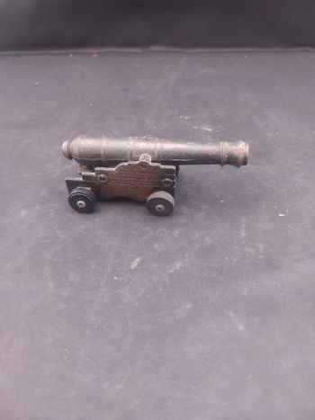 Taille crayon en forme de canon