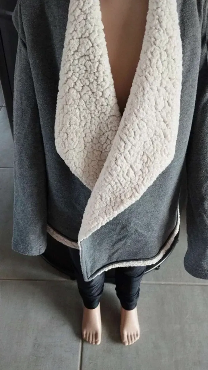 Veste grise molletonnée taille 10 ans - photo numéro 3