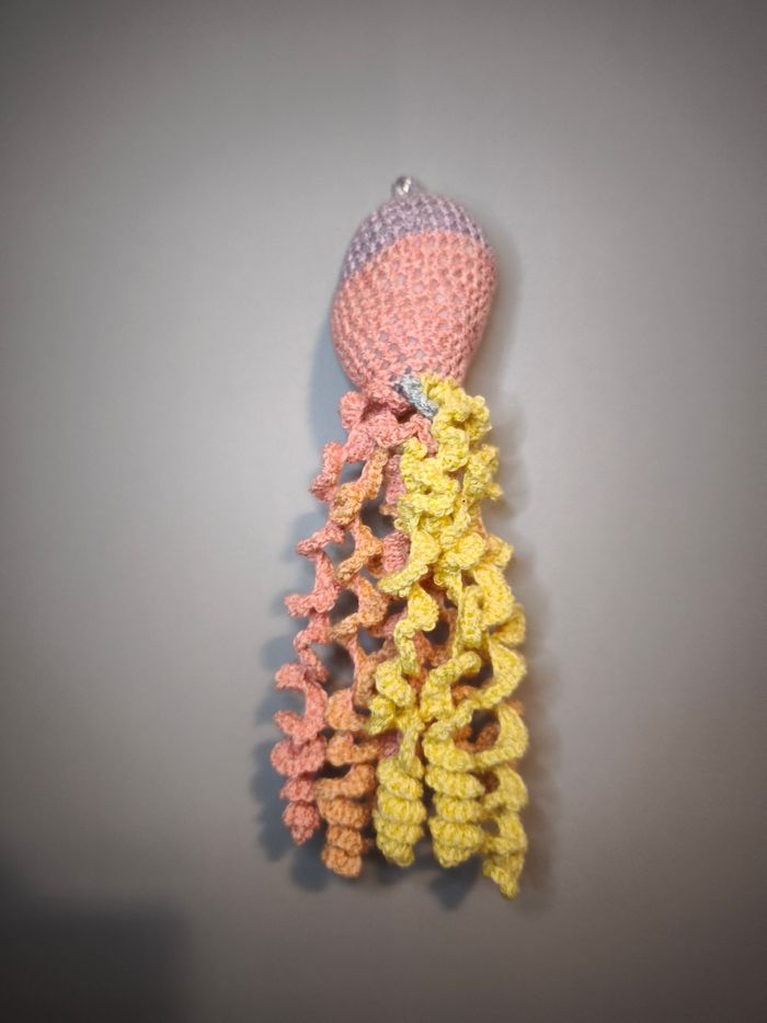 Pieuvre doudou au crochet fait main – apaise et rassure bébé 🌈 - photo numéro 5