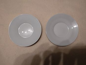 2 sous tasses blanches