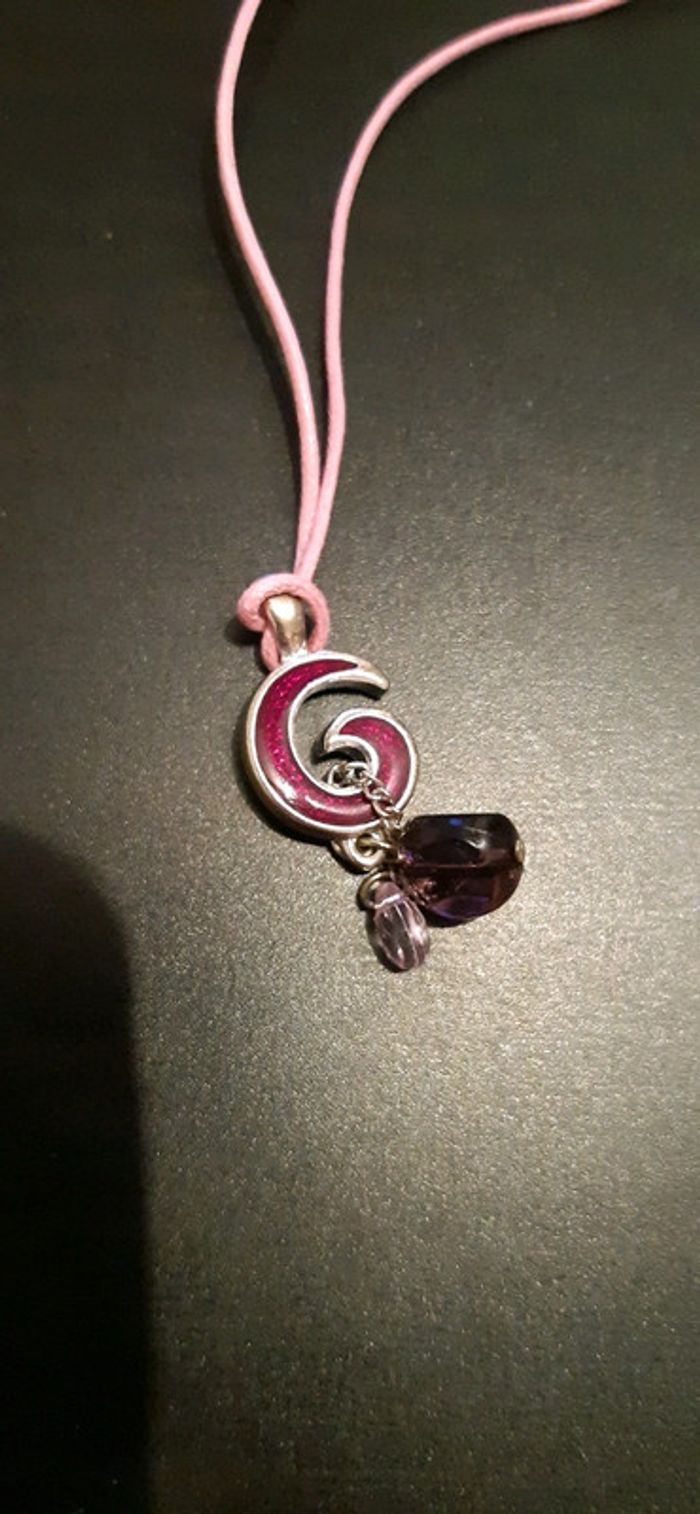 Collier avec pendentif violet - photo numéro 2