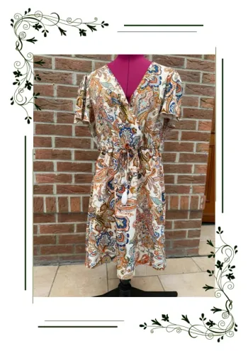 SHEIN Robe à imprimé floral à manches papillon à nœud