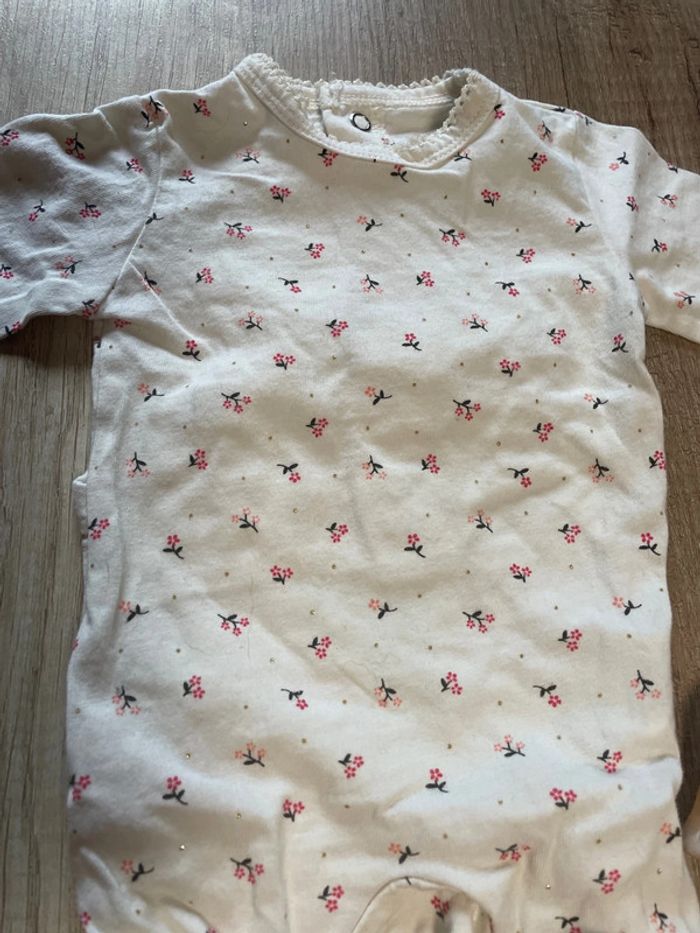 Pyjama fin 1 mois - photo numéro 2