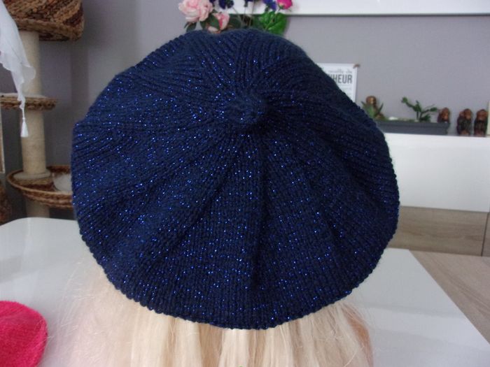 bonnet genre béret couleur bleu marine pailleté- taille unique -fait main- - photo numéro 3