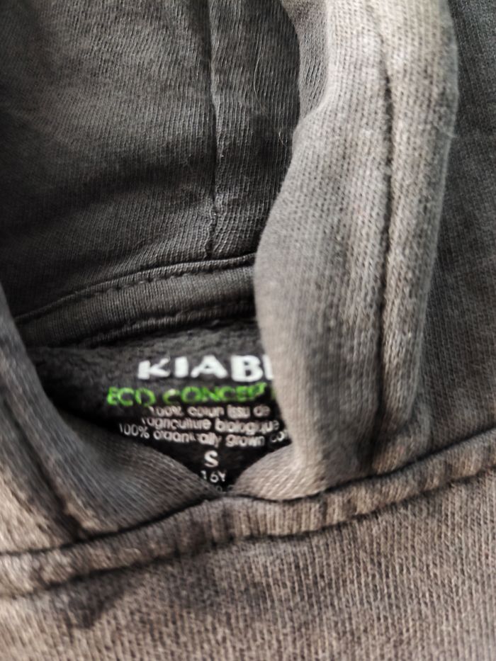 Sweat a capuche taille s en très bon état - photo numéro 2