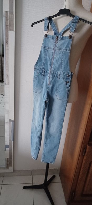 Très belle salopette jeans fille T 8 ans