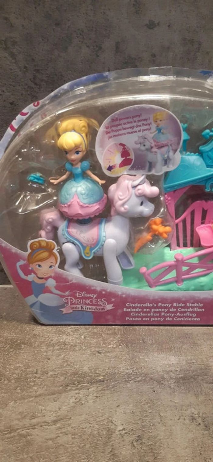 Balade en poney de Cendrillon (disney) état neuf - photo numéro 2