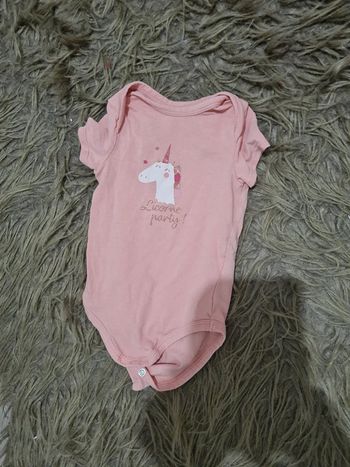 Joli bodie licorne 6 mois très bon etat