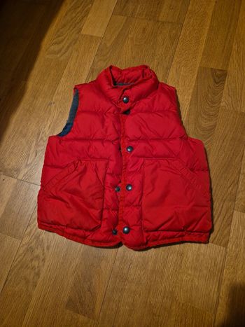 Blouson sans manche rouge taille 3 ans