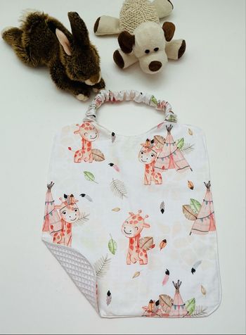 Bavoir élastique 36X30  motif petite girafe