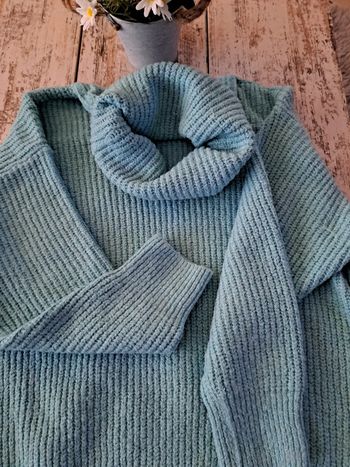 Pull bleu pailletée col roule