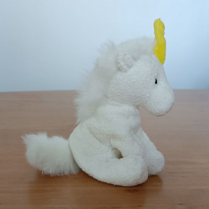 Peluche Doudou licorne blanche et corne jaune. 17,5 cm - photo numéro 4