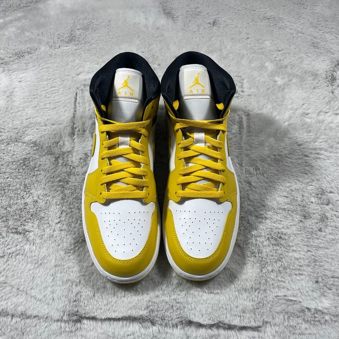 Nike Air Jordan 1 Mid « White Vivid Sulfur-Black » pointure 44.5 - photo numéro 2