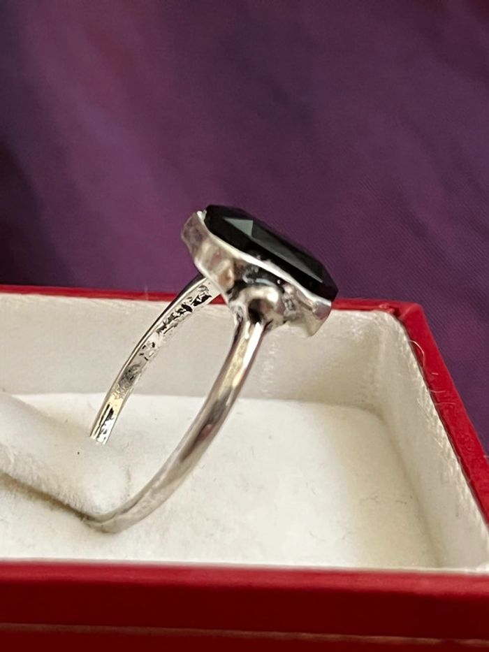 Belle bague en métal argenté avec pierre noire T. 57 femme TBE - photo numéro 9