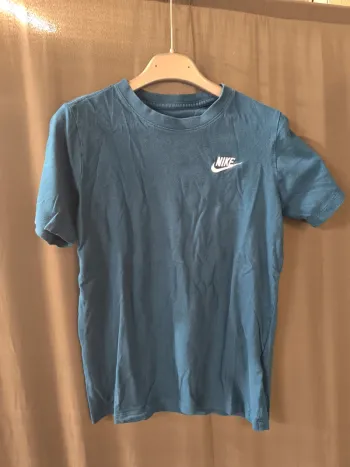 323672 tee-shirt MC bleu garçon 8 ans nike