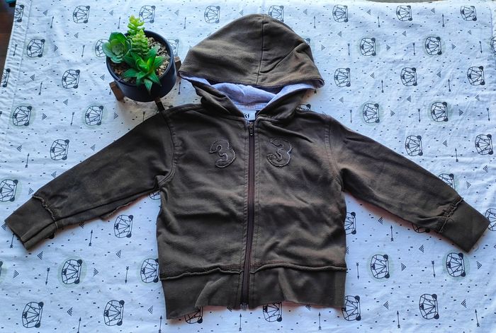 Veste à capuche taille 2/3 ans
