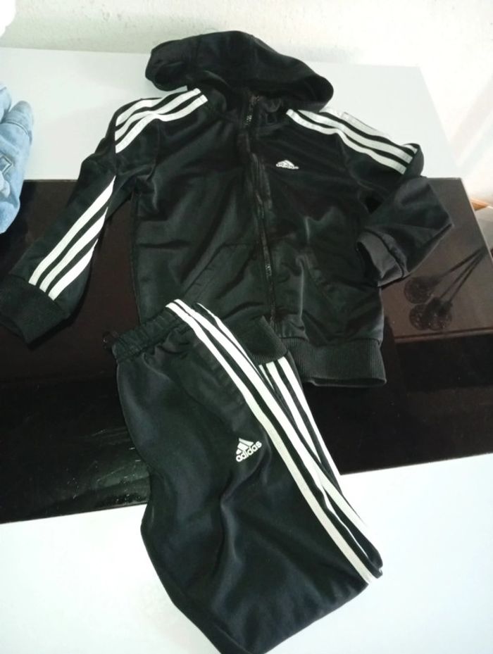 Ensemble Adidas 6.7 ans