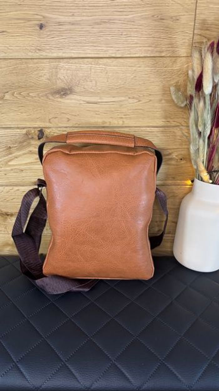 Sac bandoulière homme camel simili cuir léger pratique avec poches neuf - photo numéro 4