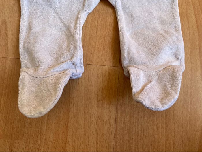 Beau pyjama en velours 1 pièce/grenouillère grise Vertbaudet T. 3 mois/60 cm fille TBE - photo numéro 6