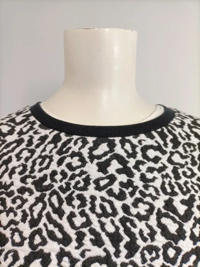 Pull Leopard Noir et Blanc - taille M bord côte Noir (A989) - photo numéro 7