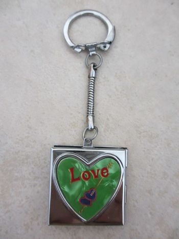 Porte-clés en métal cœur Love