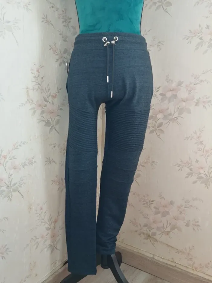 Pantalon jogging coupe biky gris shiné à reliefs sur les genoux / sweet pants / (S) - photo numéro 2