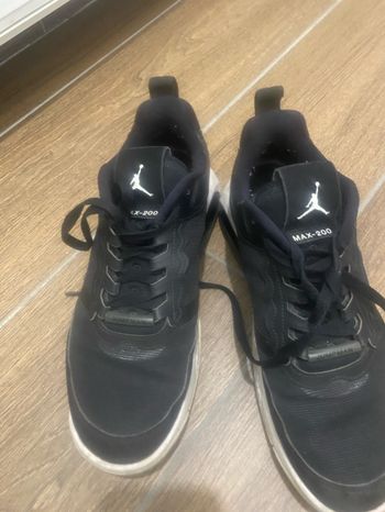 Basket Nike air Jordan noir en taille 42,5
