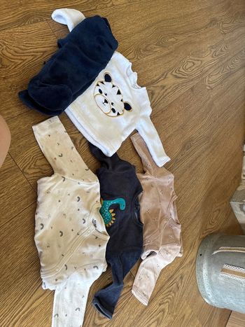 Lot pyjamas 9 mois