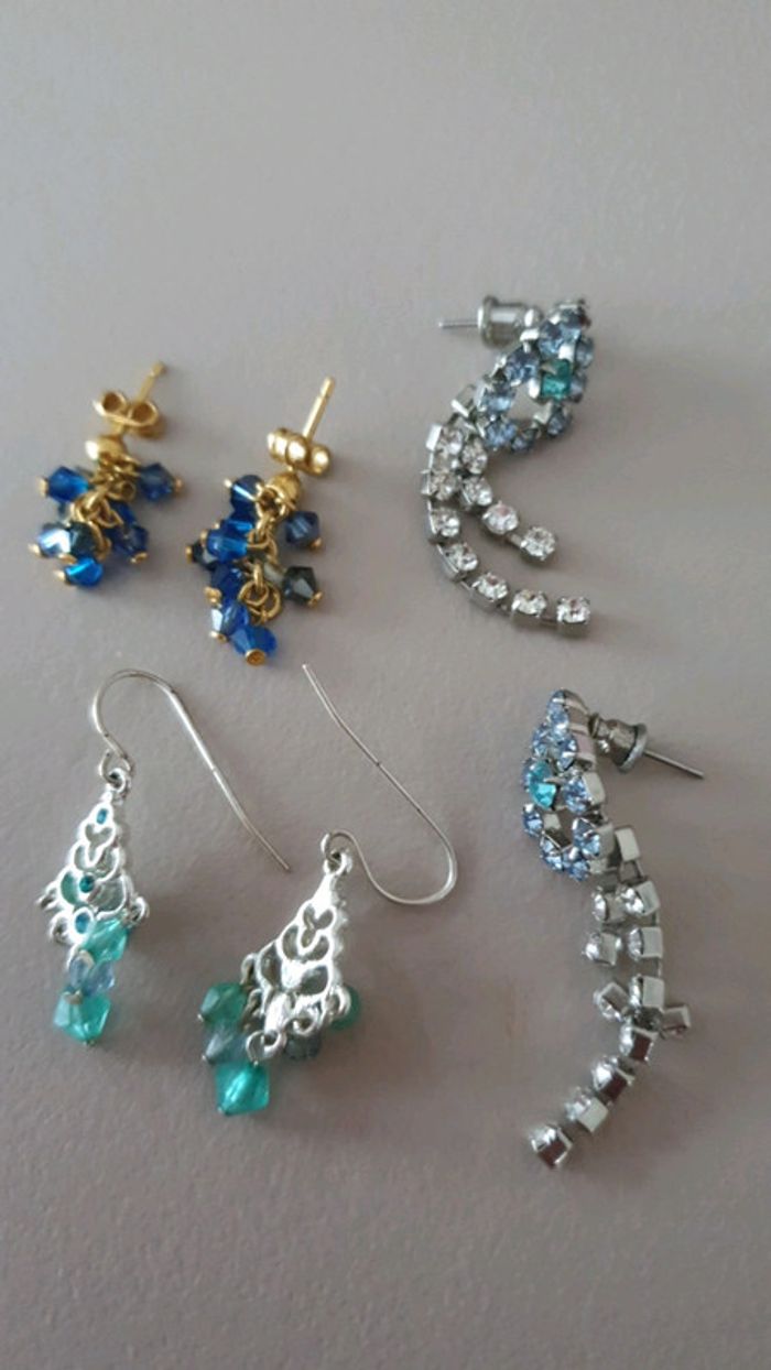 Lot de boucles d'oreilles vintage.