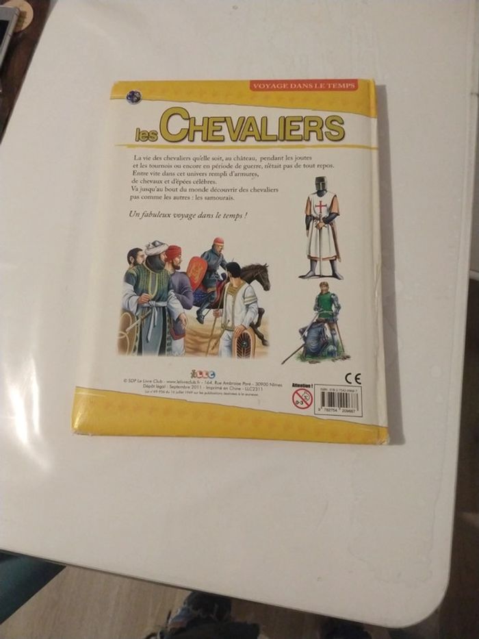 Livre le chevaliers - photo numéro 2