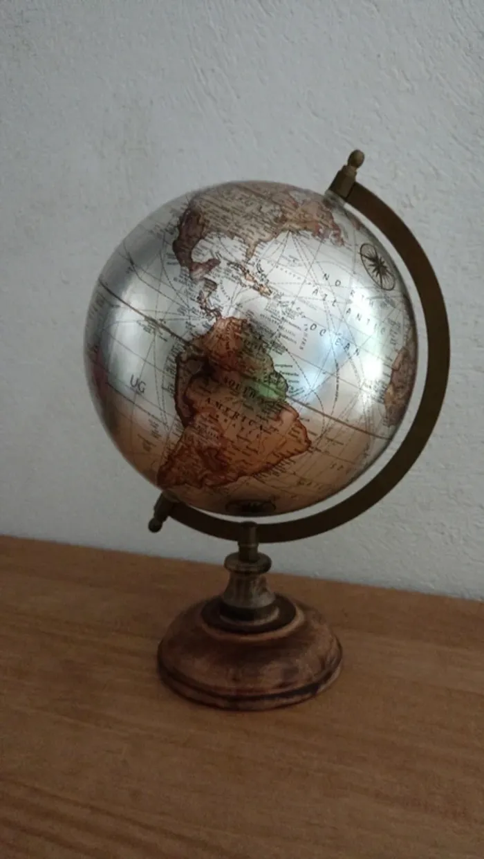 Globe terrestre doré - photo numéro 4