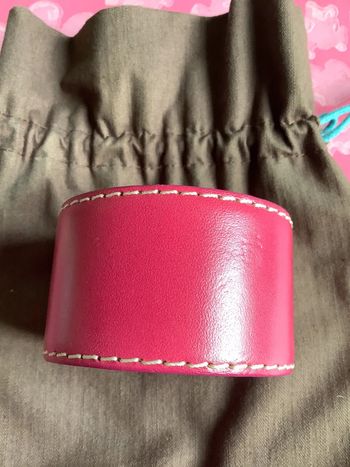 Bracelet manchette cuir rose vif