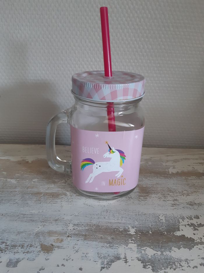 Verre licorne avec paille et couvercle