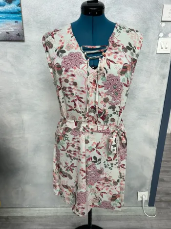Robe droite ceinturée
