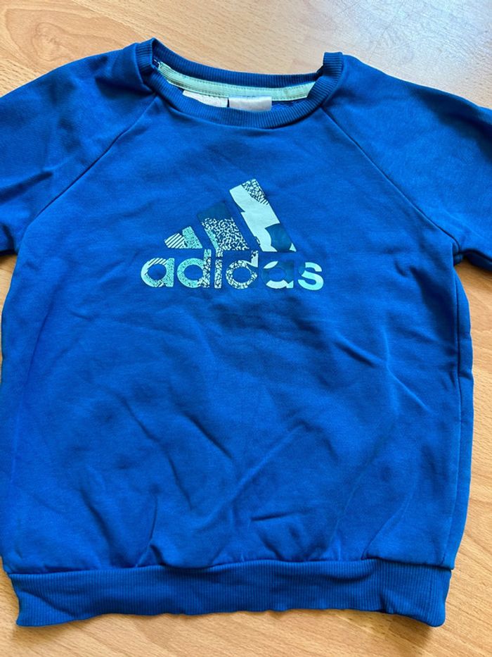 Beau sweat bleu Adidas T. 3 ans garçon TBE - photo numéro 3