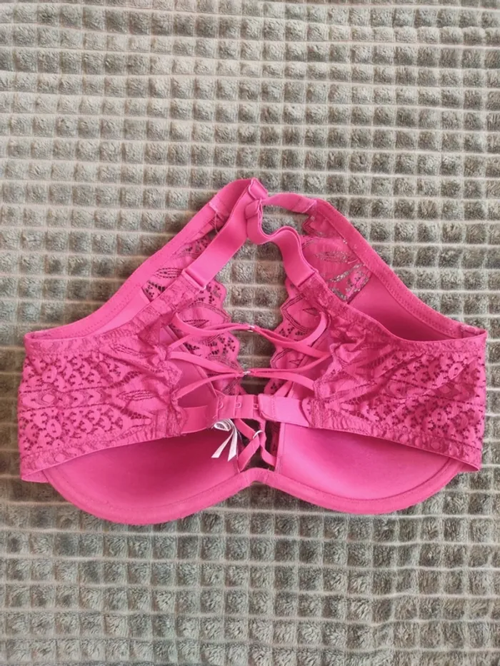 Soutien-gorge dentelle 85E Etam aubergine très bon état - photo numéro 3