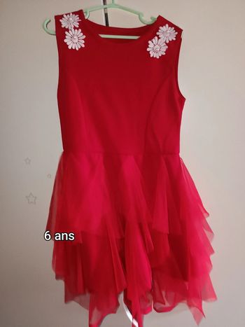 Robe habillée pour les fêtes ou déguisement taille 6 ans rouge avec fleurs blanches