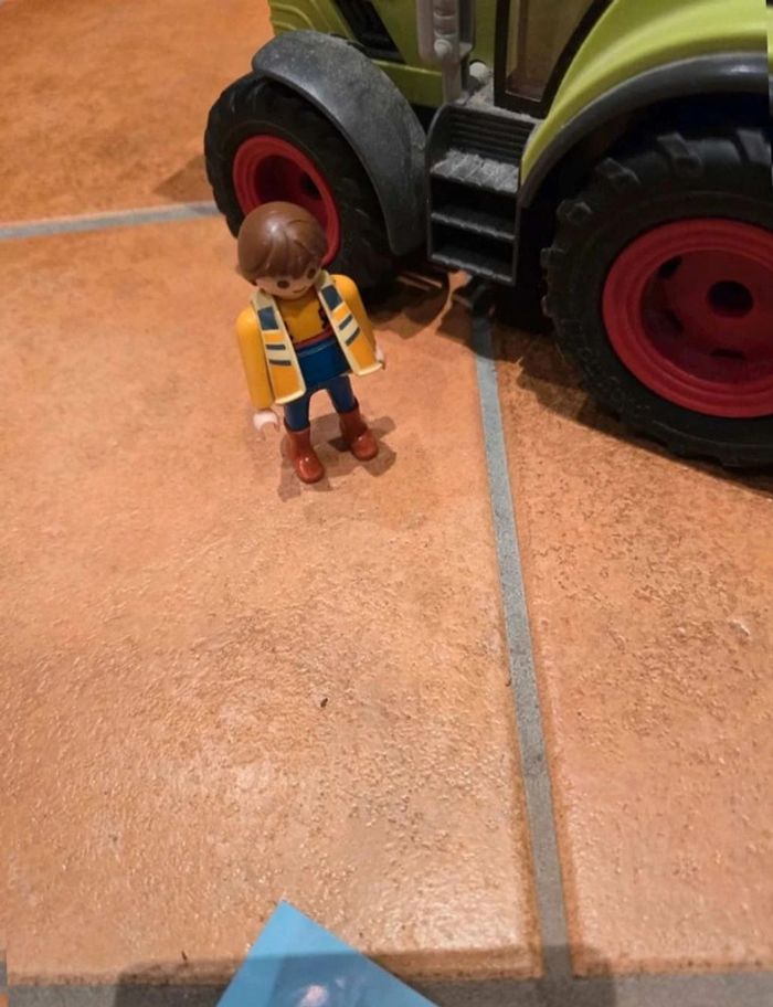 Grand tracteur  avec  remorque  et paille  playmobil  5121 - photo numéro 5