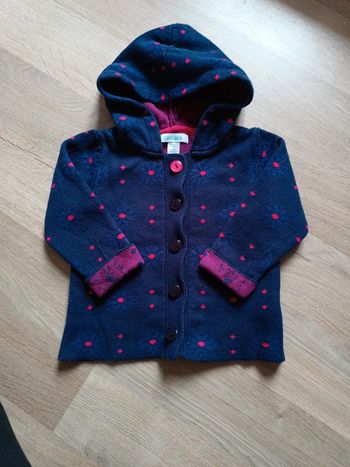 Gilet manches longues à capuche