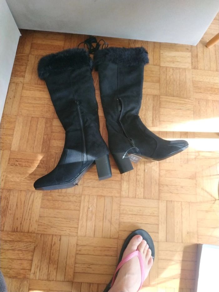 Bottes fourrées - neuves - photo numéro 2