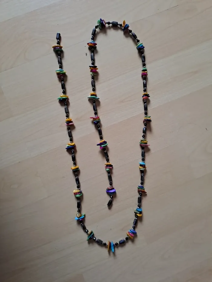 Chaine aimanté ou collier, sautoire